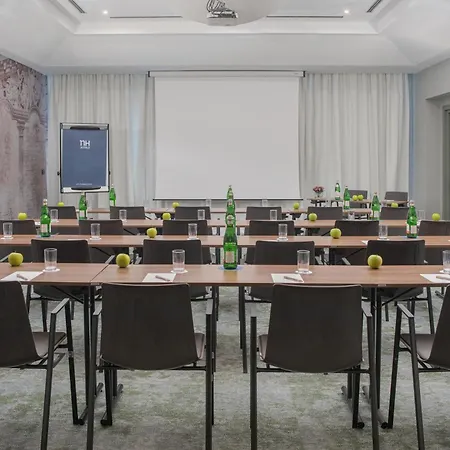 Nh Centro Otel Katanya