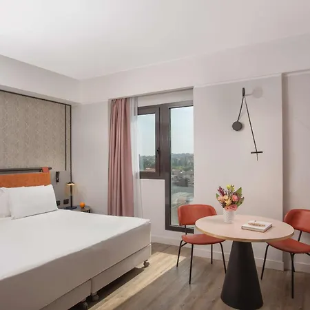 Otel Nh Centro Katanya