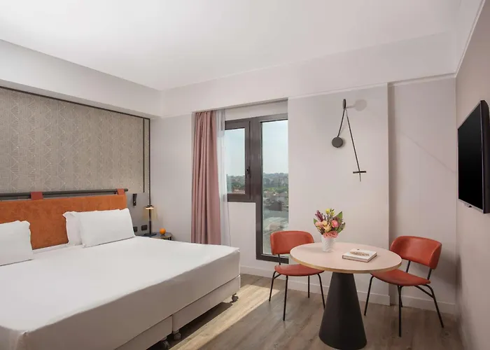 Otel Nh Centro Katanya