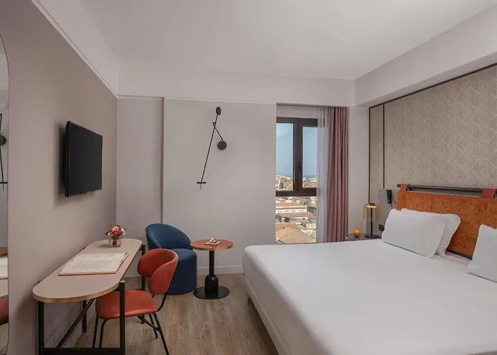 Otel Nh Centro Katanya